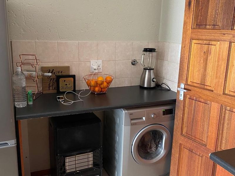 2 Bedroom Apartment For Sale in Heuwelsig Estate - Photo 9
