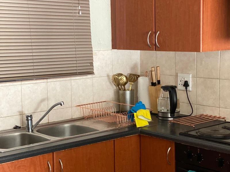 2 Bedroom Apartment For Sale in Heuwelsig Estate - Photo 8