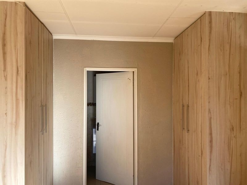 3 bedroom House for sale in Heuwelsig Estate - Photo 8