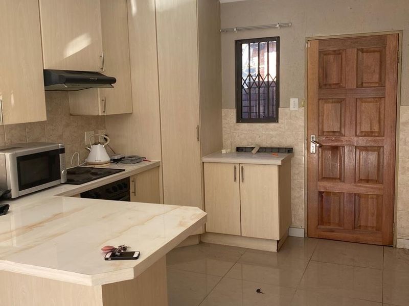 3 bedroom House for sale in Heuwelsig Estate - Photo 5