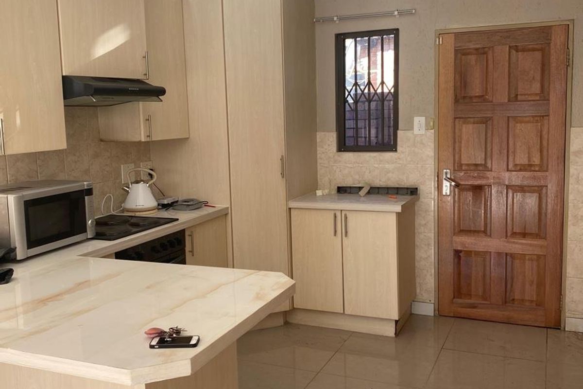 3 bedroom House for sale in Heuwelsig Estate - Photo 5