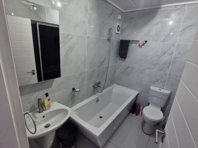 Modern 2 Bedroom Apartment for Sale in Greenkloof Eco Estate,Mooikloof Glen, Pretoria East - Photo 9