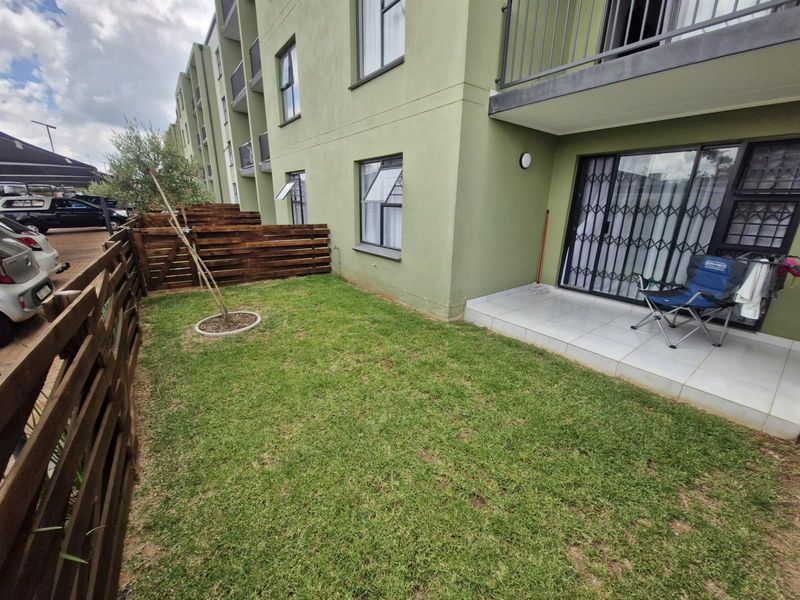 Modern 2 Bedroom Apartment for Sale in Greenkloof Eco Estate,Mooikloof Glen, Pretoria East - Photo 2