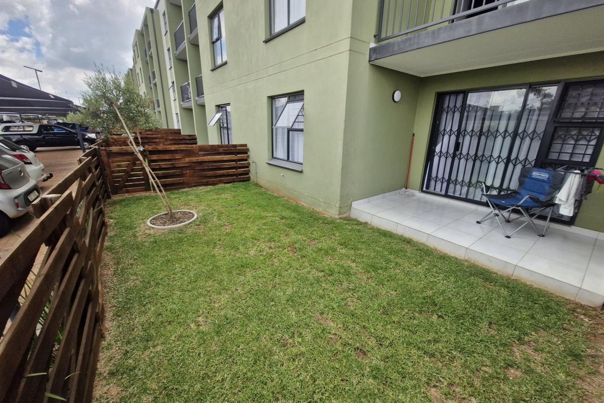 Modern 2 Bedroom Apartment for Sale in Greenkloof Eco Estate,Mooikloof Glen, Pretoria East - Photo 2