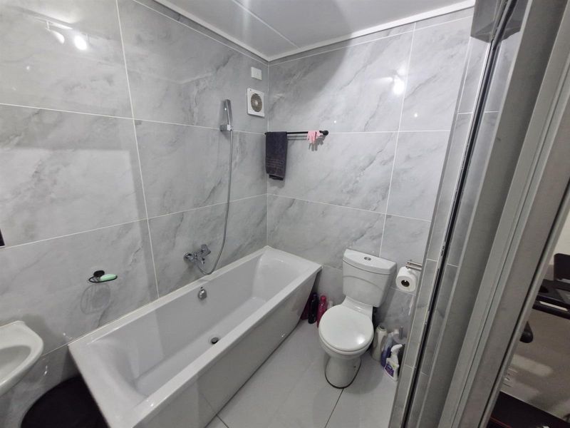 Modern 2 Bedroom Apartment for Sale in Greenkloof Eco Estate,Mooikloof Glen, Pretoria East - Photo 5