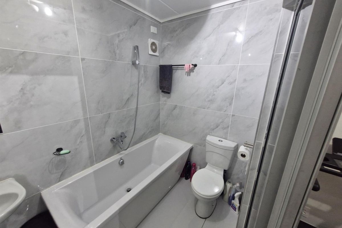 Modern 2 Bedroom Apartment for Sale in Greenkloof Eco Estate,Mooikloof Glen, Pretoria East - Photo 5