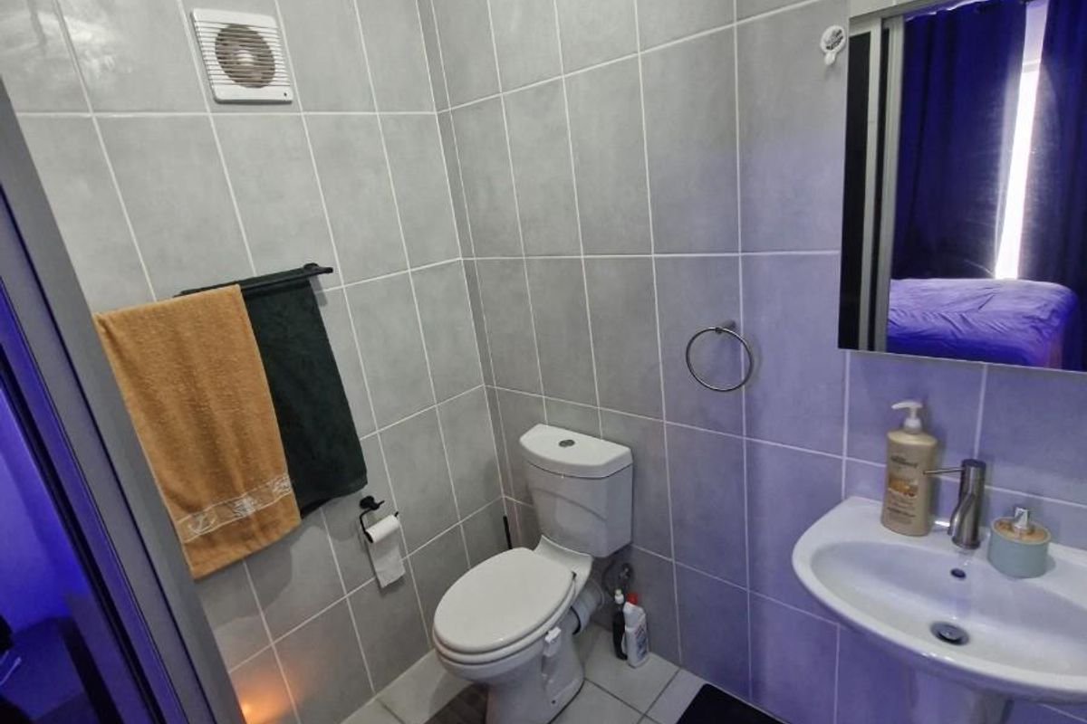 Modern 2 Bedroom Apartment for Sale in Greenkloof Eco Estate,Mooikloof Glen, Pretoria East - Photo 3