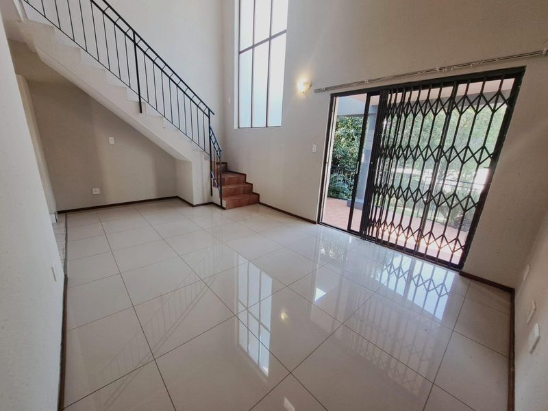Duplex To Rent in Sunninghill, Sandton - Photo 5