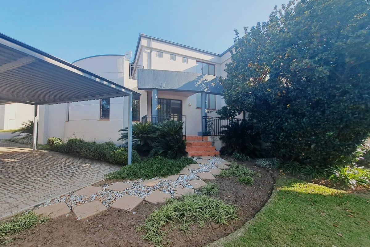 Duplex To Rent in lone hill  Sandton - Photo 2