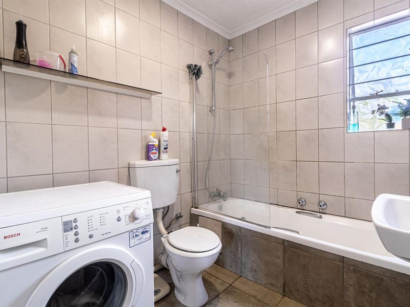 Charming 2Bedroom Apartment for Sale in Morningside Hills, Sandton - Photo 9