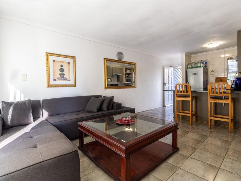 Charming 2Bedroom Apartment for Sale in Morningside Hills, Sandton - Photo 3