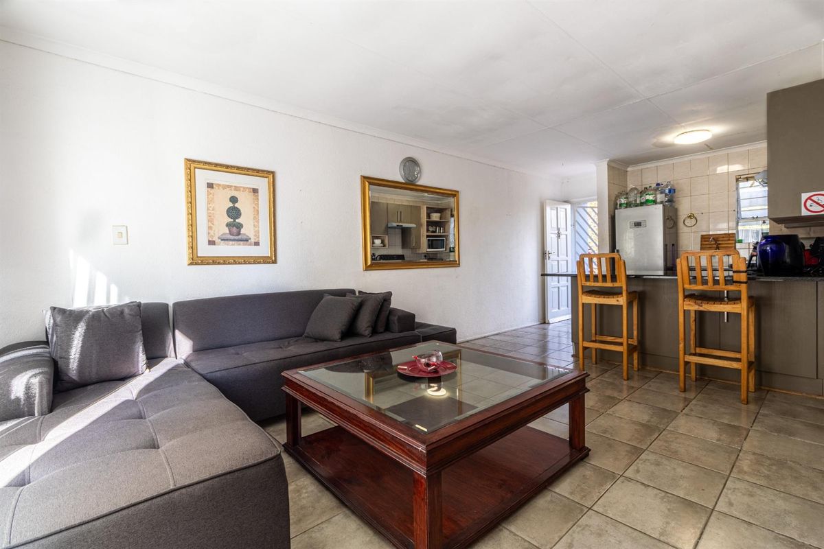 Charming 2Bedroom Apartment for Sale in Morningside Hills, Sandton - Photo 3