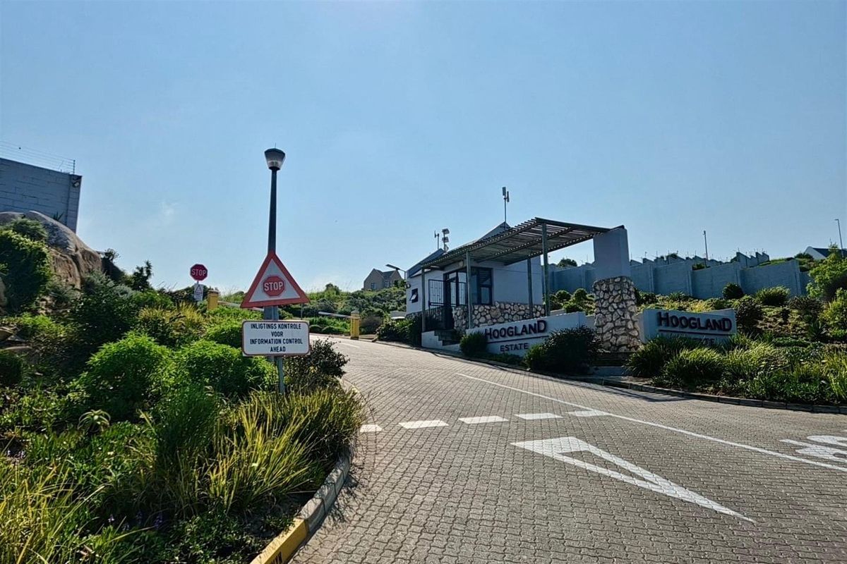 751m2 Vacant Stand with Sea Views in Hoogland Mountain Estate - Secure Coastal Living - Photo 4