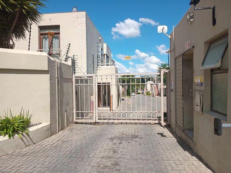 Duplex with a Lovely Size Garden but Unfortunately NOT Pet Friendly - Photo 2