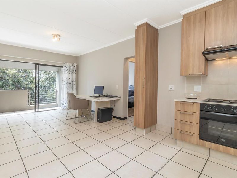 Apartment To Let  in Bryanston, Sandton - Photo 10