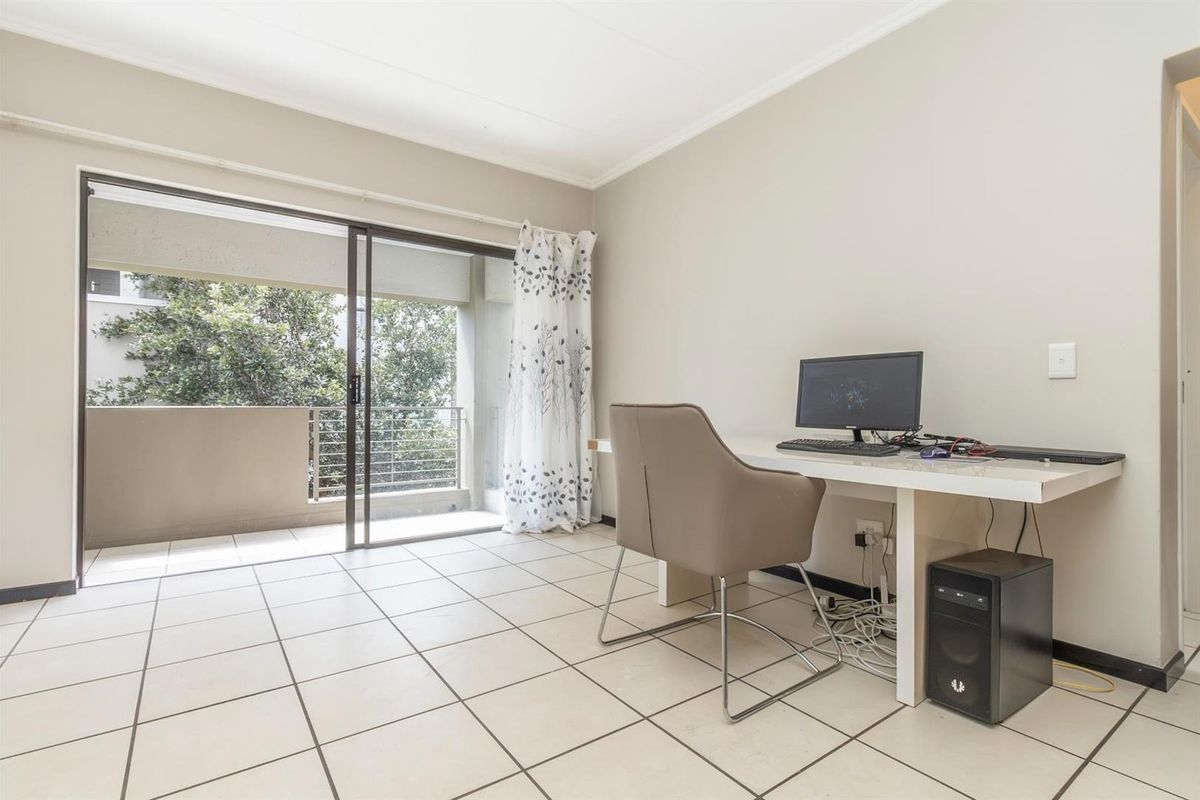 Apartment To Let  in Bryanston, Sandton - Photo 5
