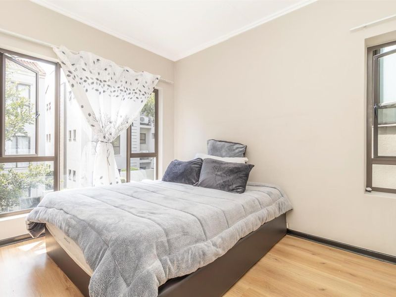 Apartment To Let  in Bryanston, Sandton - Photo 3