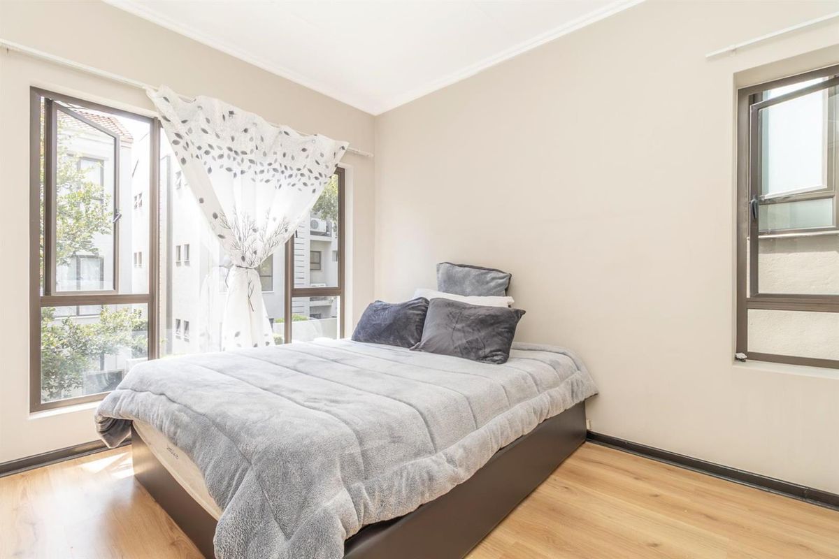Apartment To Let  in Bryanston, Sandton - Photo 3