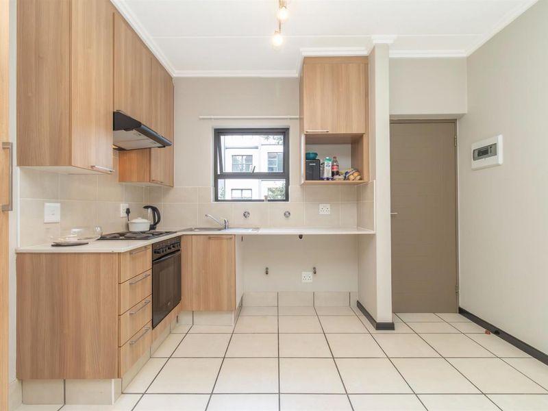 Apartment To Let  in Bryanston, Sandton - Photo 2