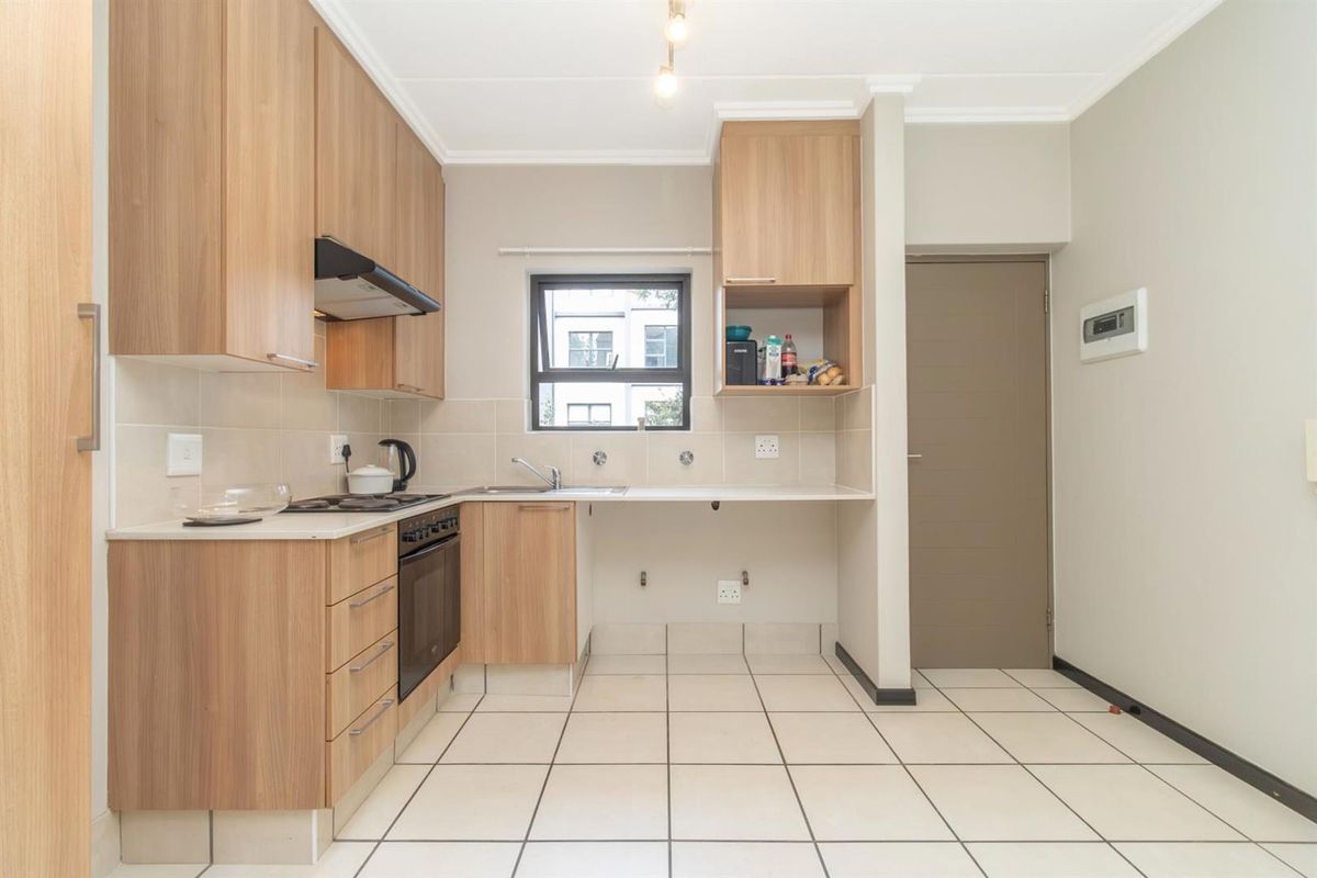 Apartment To Let  in Bryanston, Sandton - Photo 2
