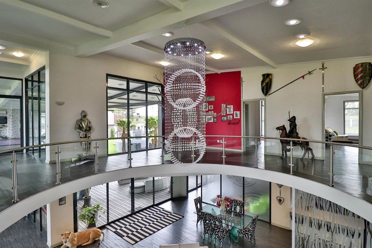 Modern excellence nestled within a prestigious equestrian estate - Photo 2