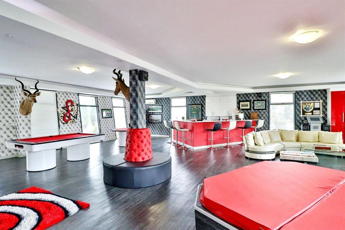 Modern excellence nestled within a prestigious equestrian estate - Photo 4