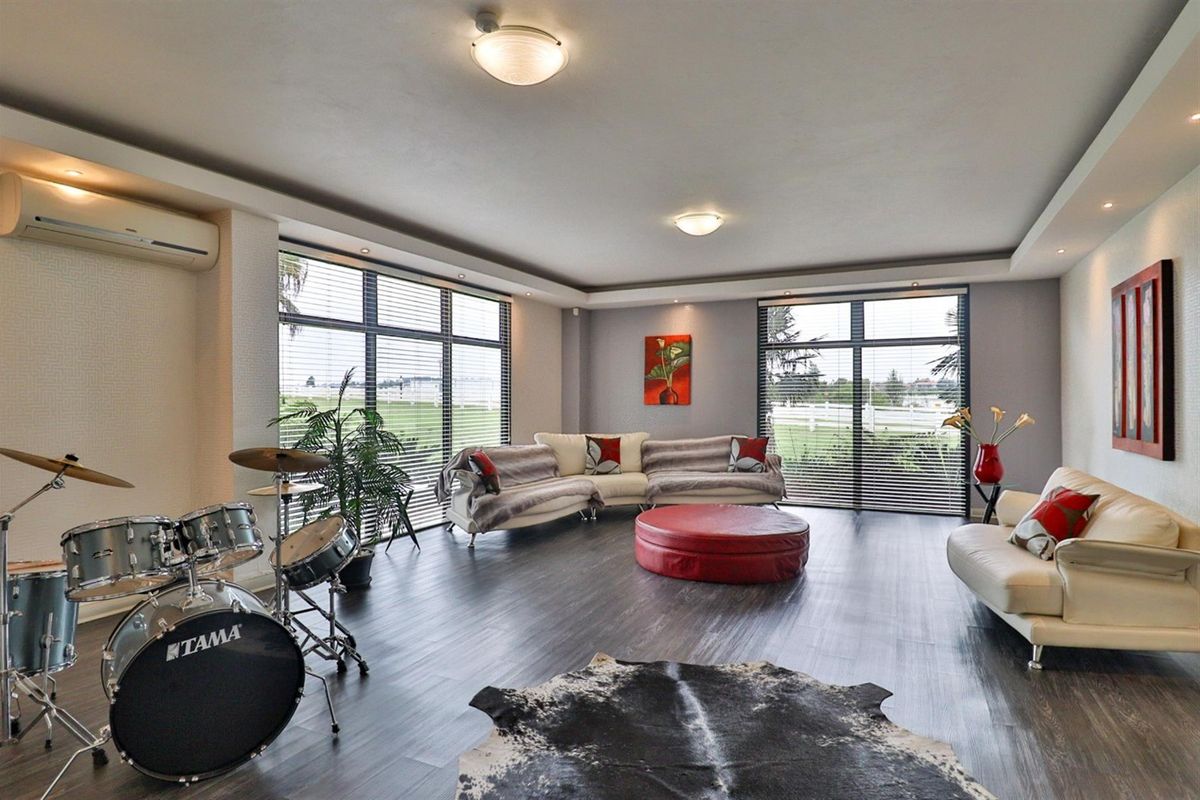 Modern excellence nestled within a prestigious equestrian estate - Photo 5