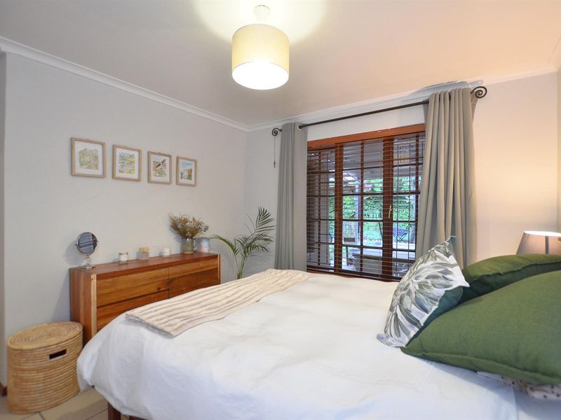 Modern 2-Bedroom Townhouse in Cape Bay, Somerset - With Garden and Garage! - Photo 10