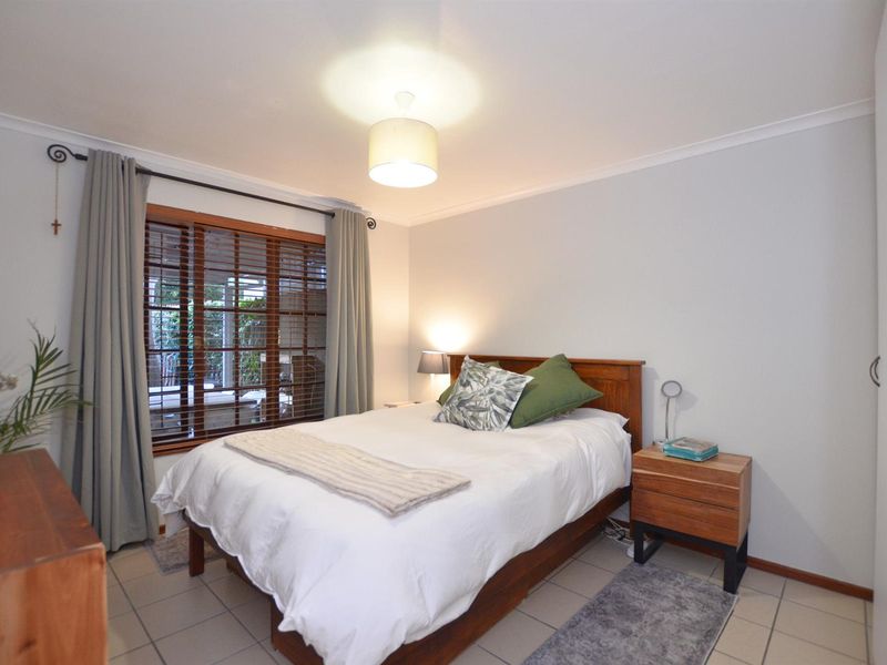 Modern 2-Bedroom Townhouse in Cape Bay, Somerset - With Garden and Garage! - Photo 4