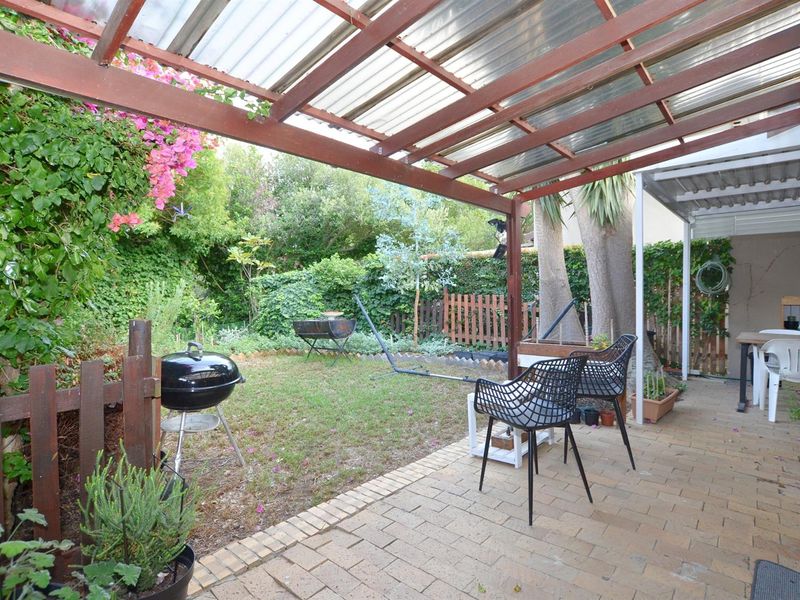 Modern 2-Bedroom Townhouse in Cape Bay, Somerset - With Garden and Garage! - Photo 7