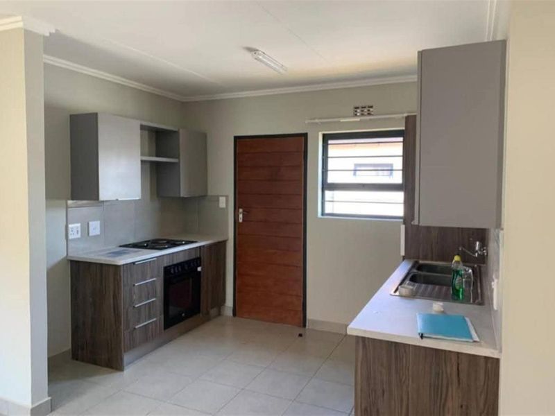 House To Rent in Protea Glen, Soweto - Photo 3