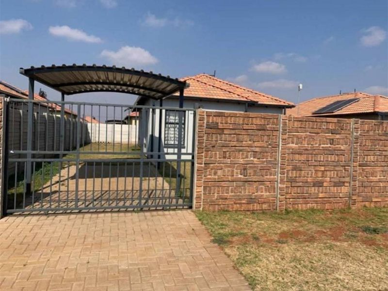 House To Rent in Protea Glen, Soweto - Photo 2