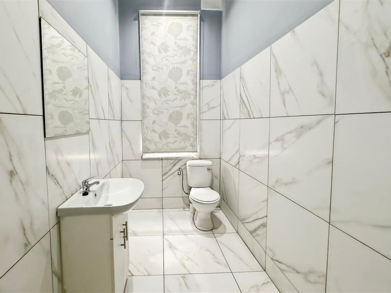Commercial Property To Let - Photo 7