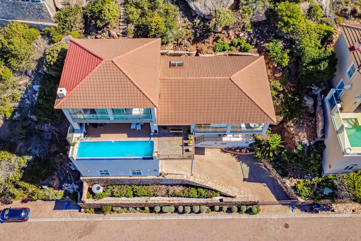 House For Sale in Cairnside, Simons Town - Photo 2
