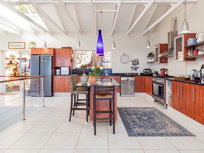 House For Sale in Cairnside, Simons Town - Photo 8