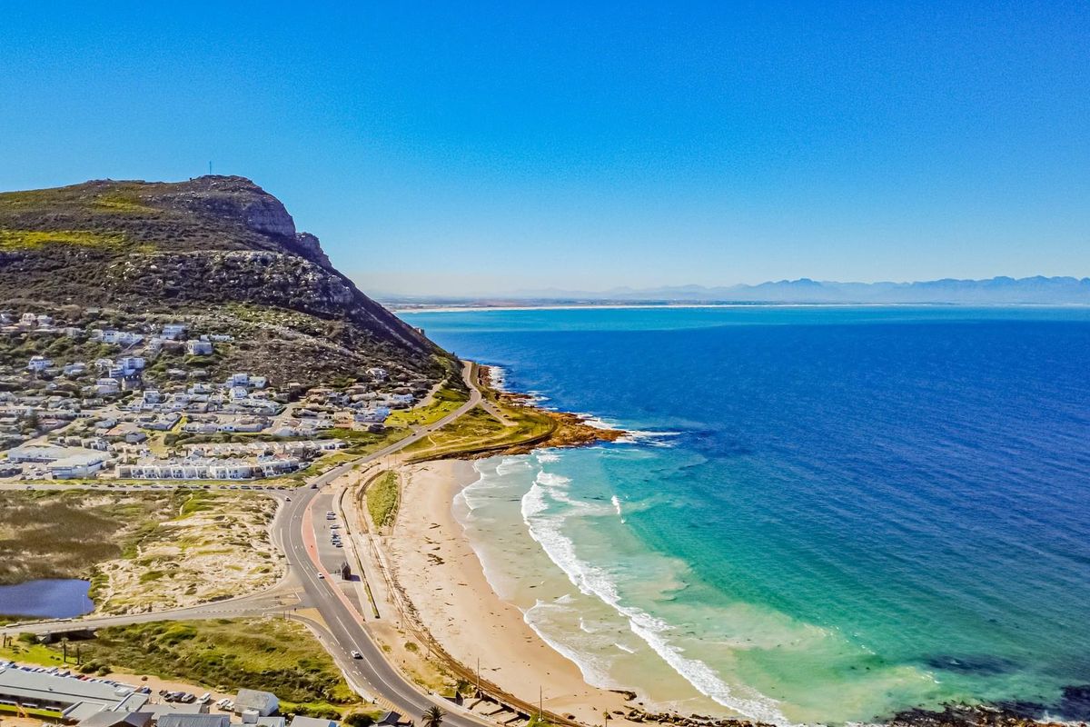 House For Sale in Cairnside, Simons Town - Photo 3
