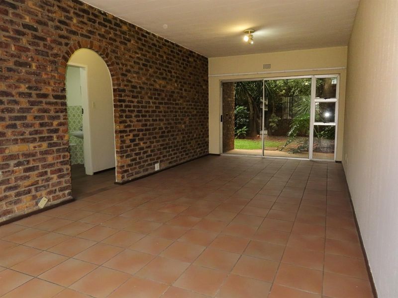 Perfect Lock-Up-and-Go 1 Bedroom with Private Garden - Photo 3