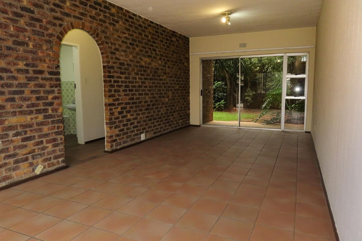 Perfect Lock-Up-and-Go 1 Bedroom with Private Garden - Photo 3