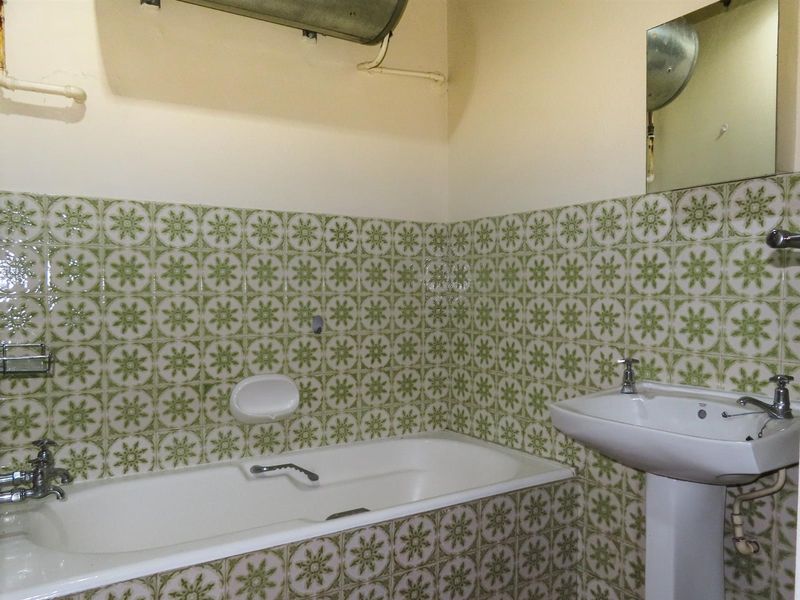 Perfect Lock-Up-and-Go 1 Bedroom with Private Garden - Photo 9