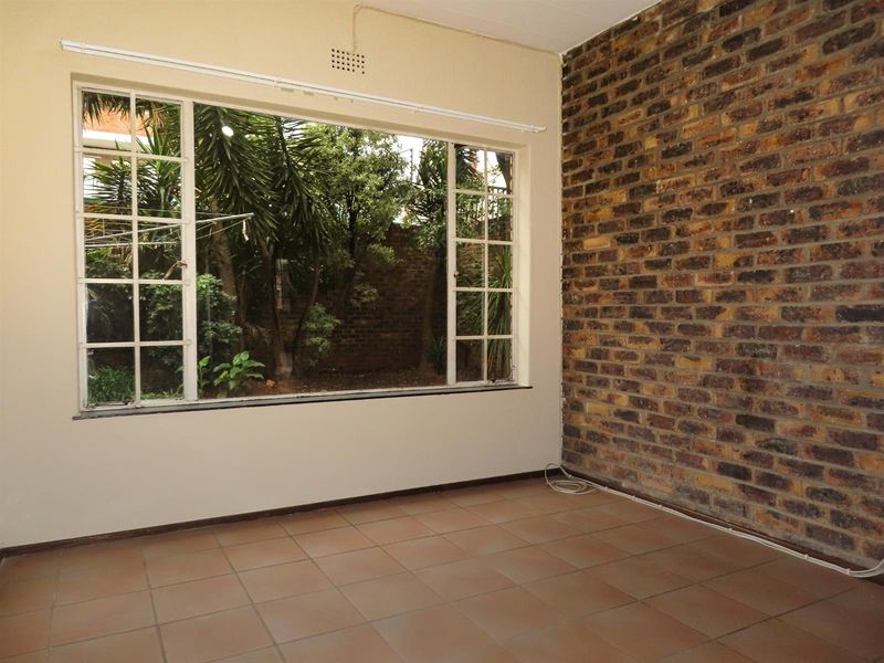 Perfect Lock-Up-and-Go 1 Bedroom with Private Garden - Photo 6