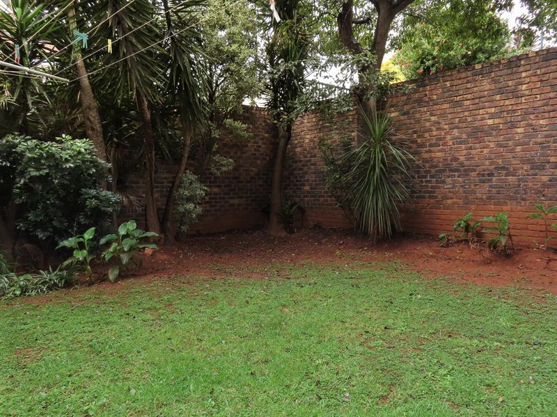 Perfect Lock-Up-and-Go 1 Bedroom with Private Garden - Photo 7