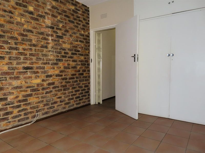 Perfect Lock-Up-and-Go 1 Bedroom with Private Balcony - Photo 4