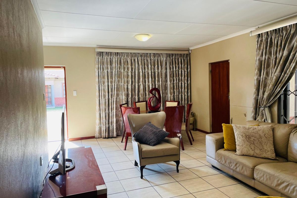 House To Rent in Noordwyk, Midrand - Photo 2
