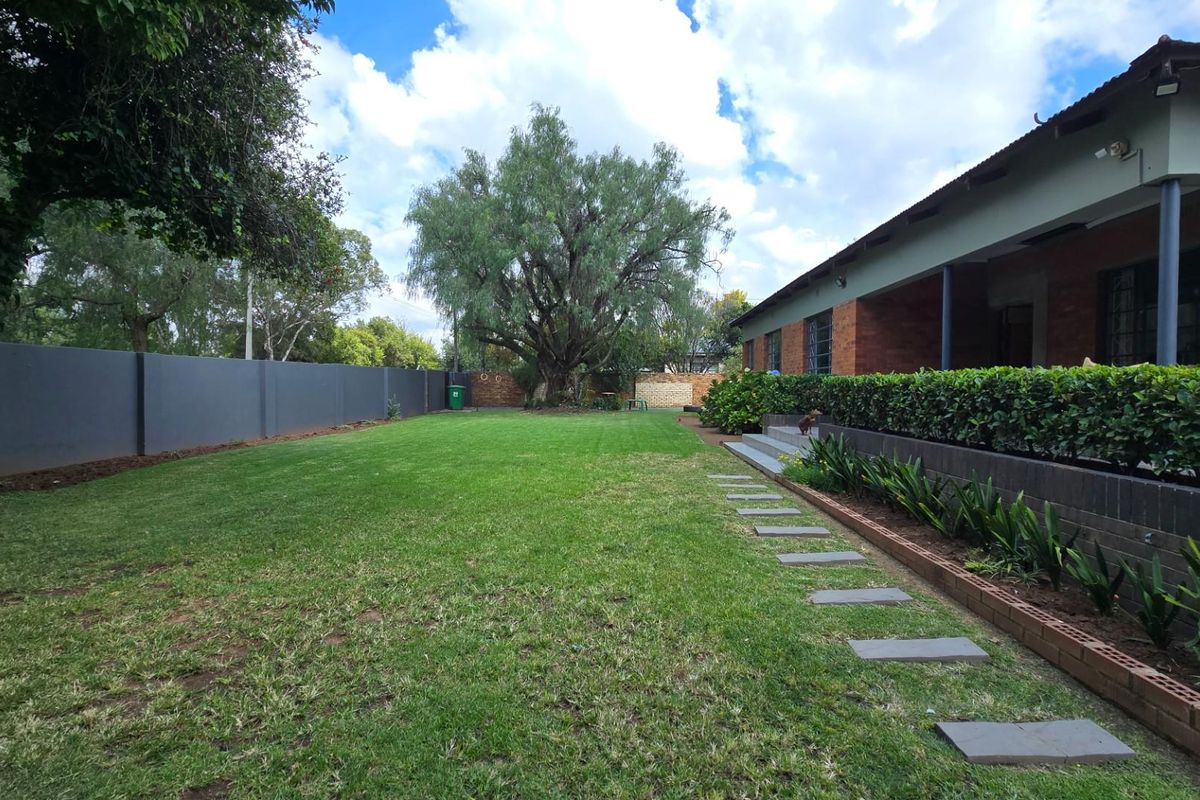 Space, Location and Potential - A Property Worth Seeing! - Photo 4