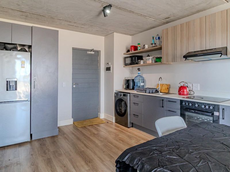 Two Bedroom Apartment For Sale in Pinelands, Cape Town - Photo 5