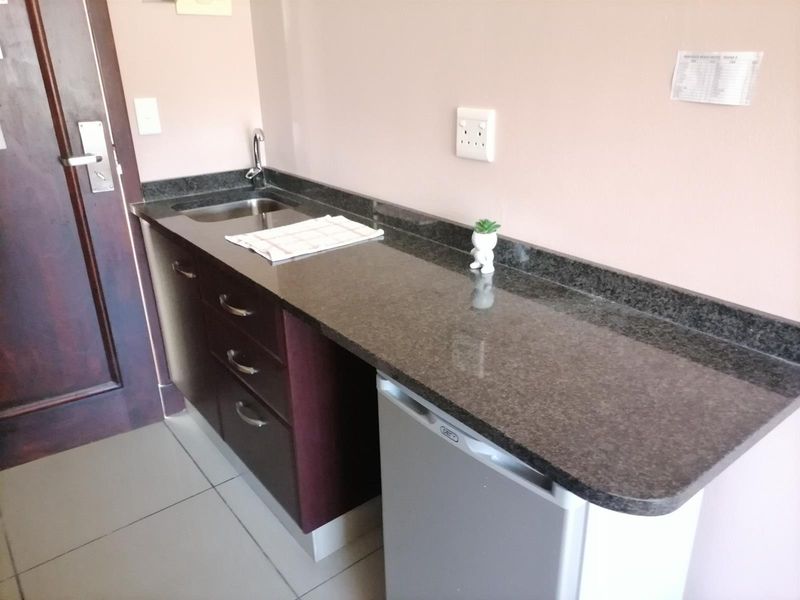 Bachelor apartment  To Rent in Ramsgate, Margate, KwaZulu Natal - Photo 5
