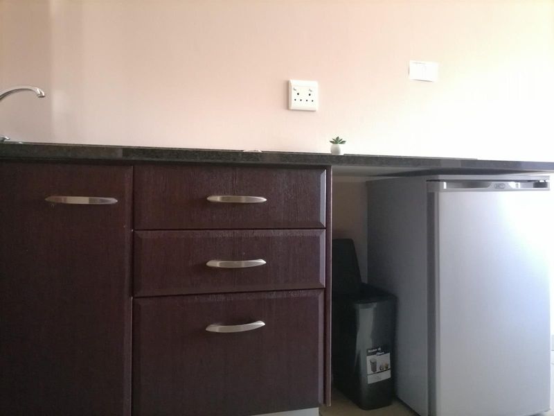 Bachelor apartment  To Rent in Ramsgate, Margate, KwaZulu Natal - Photo 4