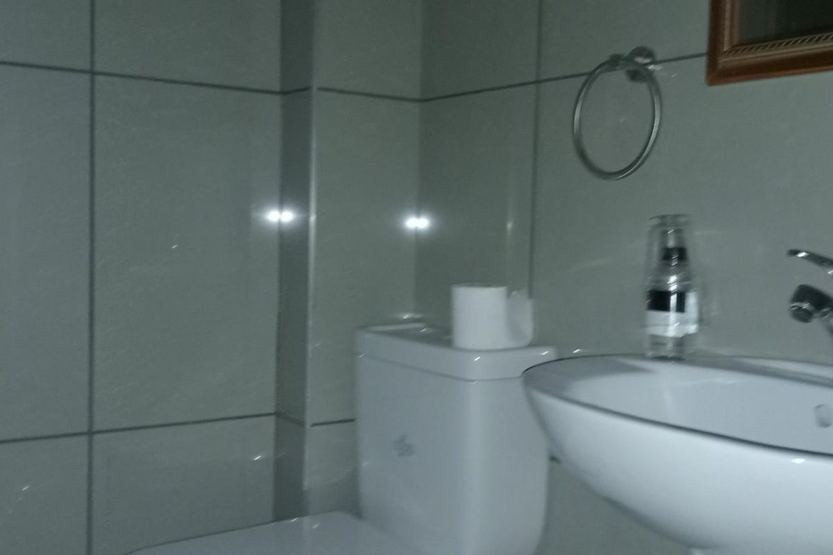 Bachelor Apartment To Rent in Ramsgate, Margate, KwaZulu Natal - Photo 4