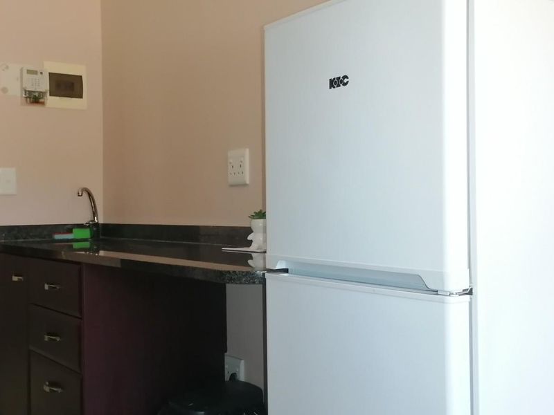 Studio Apartment To Rent in Ramsgate, Margate, KwaZulu Natal - Photo 3
