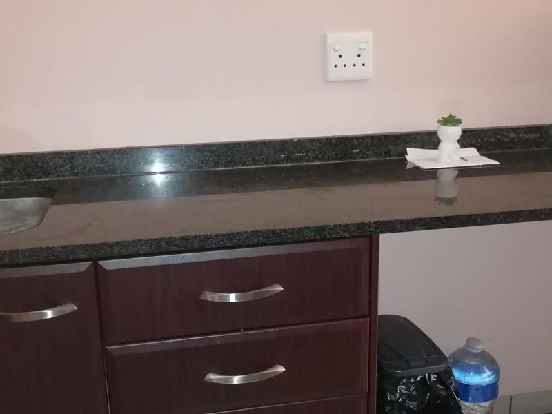 Studio Apartment To Rent in Ramsgate, Margate, KwaZulu Natal - Photo 4